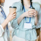 お客さんはモノを買いに来ているか？